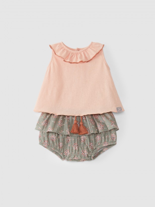 Conjunto de pantal�n corto con estampado floral y top