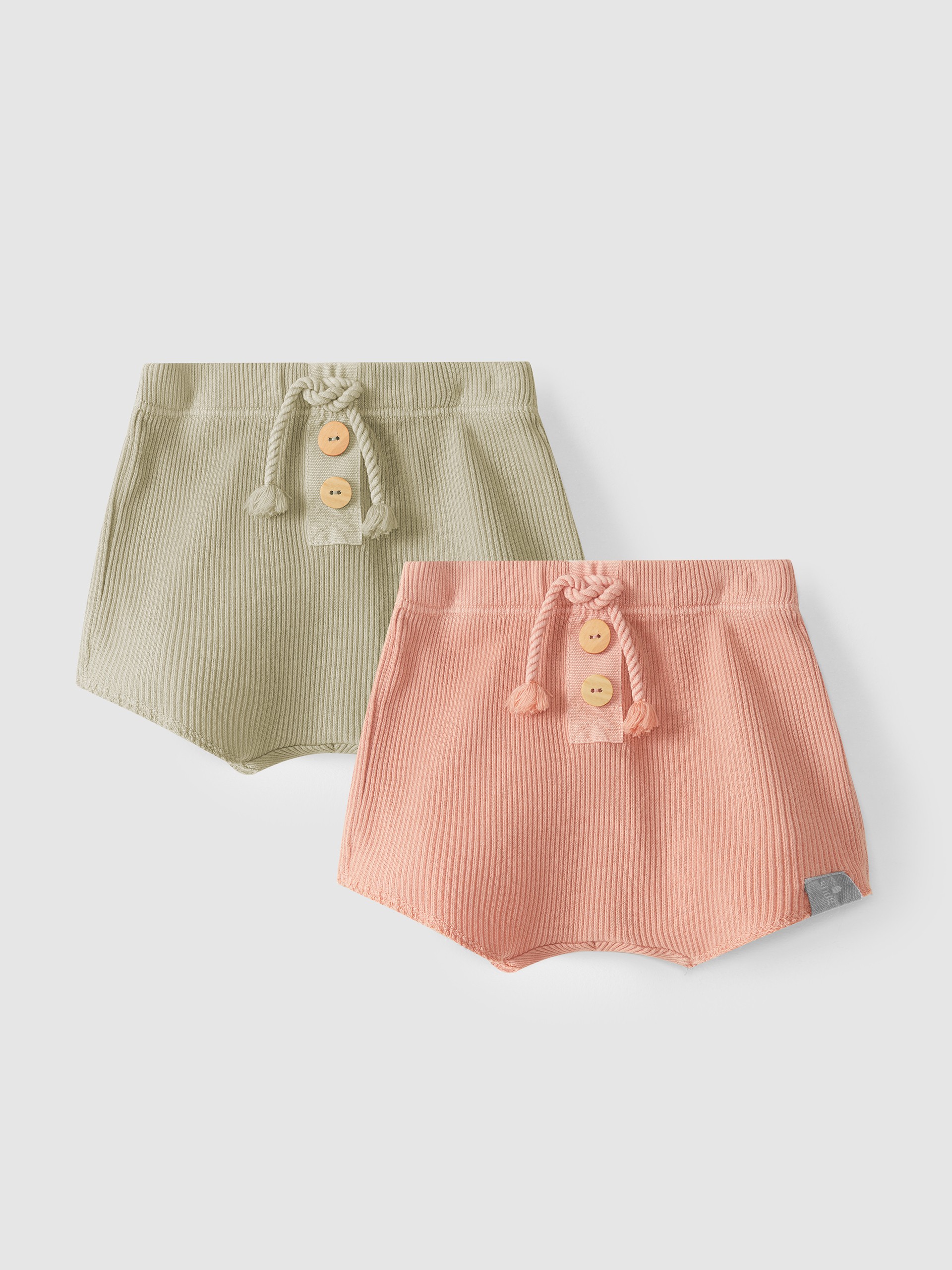 Conjunto dos pantalones cortos de algodón acanalado