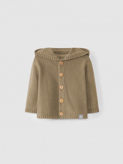 Gilet tricot� � capuche