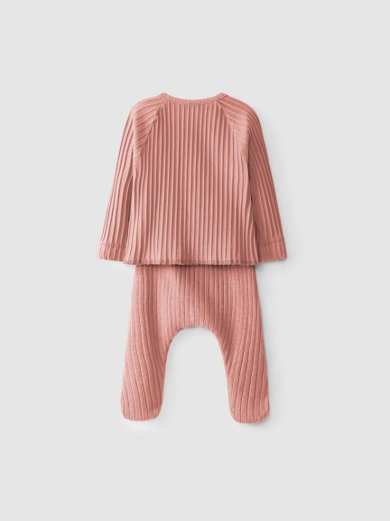 Conjunto de pantalón y camiseta en punto acanalado Conjunto de pantalón y camiseta en punto acanalado