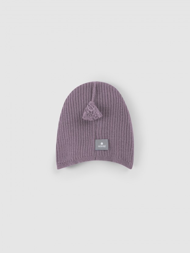 Gorro de punto con cinta y pompón Gorro de punto con cinta y pompón