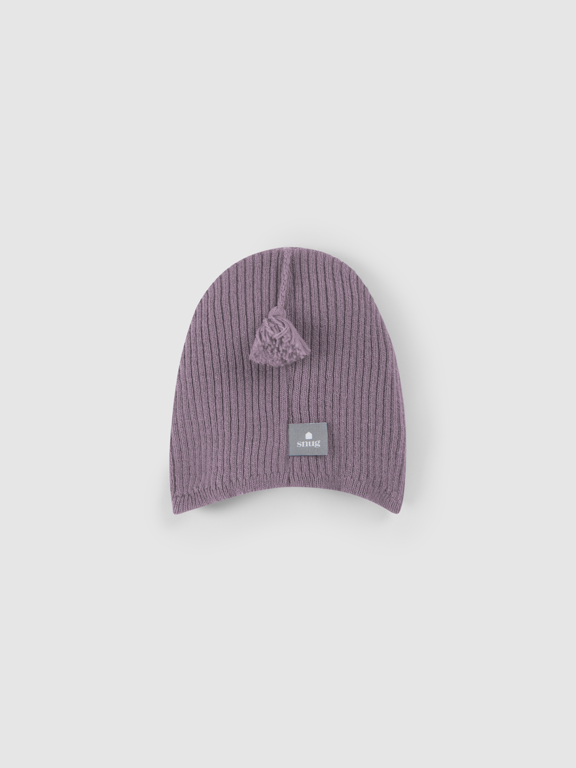 Gorro de punto con cinta y pompón