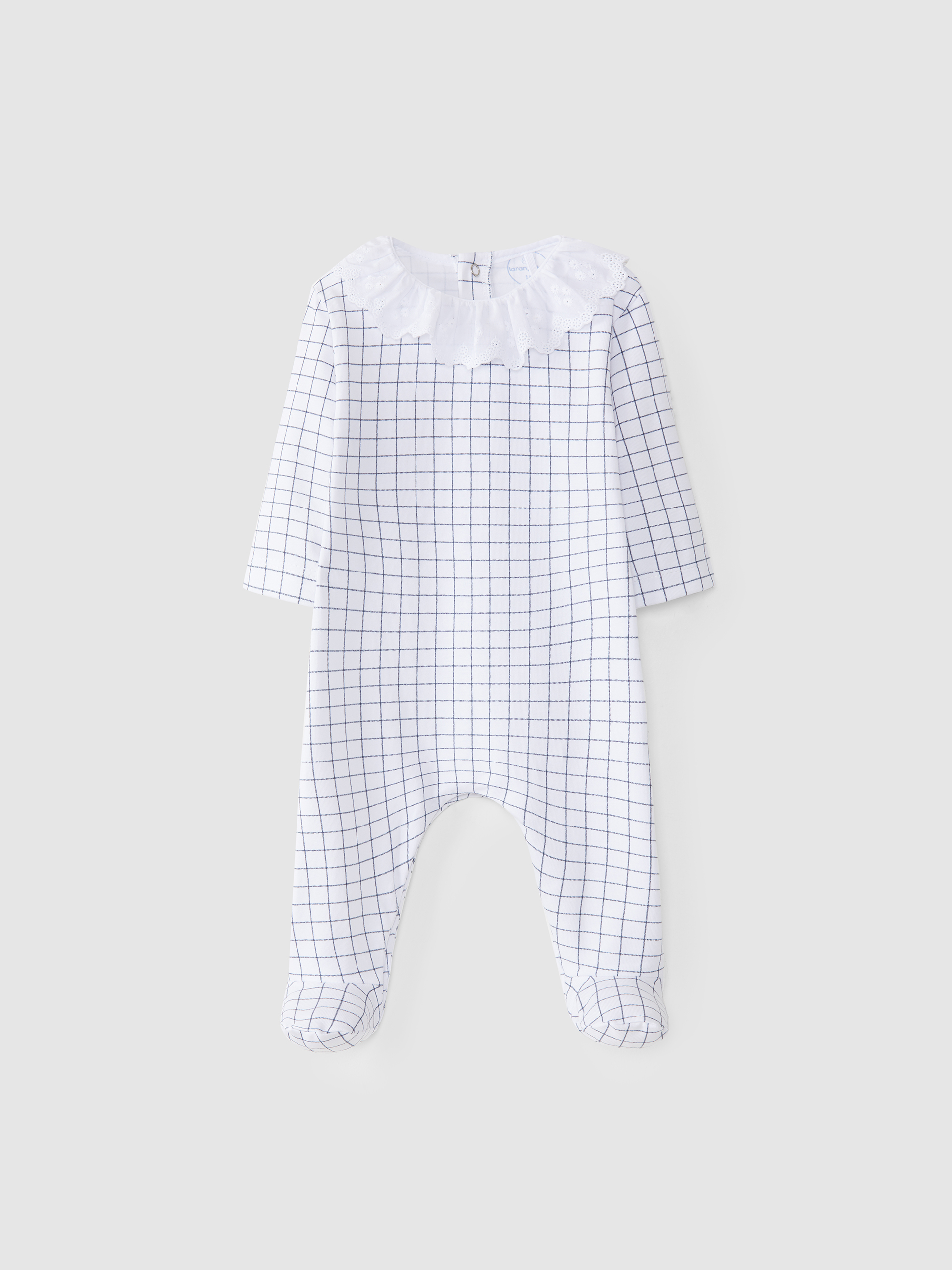 Pijama con cuello de volantes