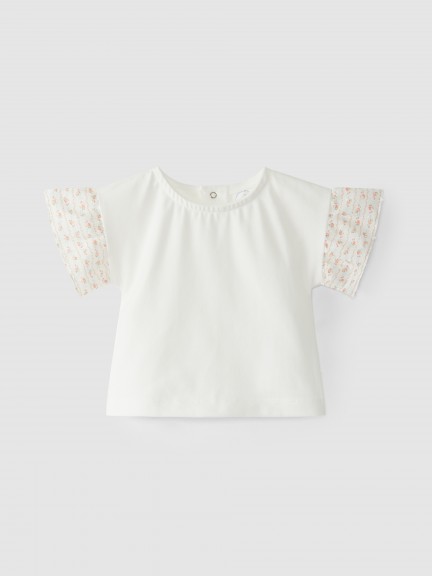Camiseta con mangas de volantes