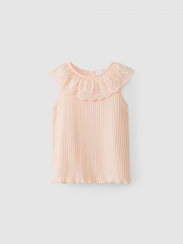 Embroidered ruffled collar T-shirt Embroidered ruffled collar T-shirt