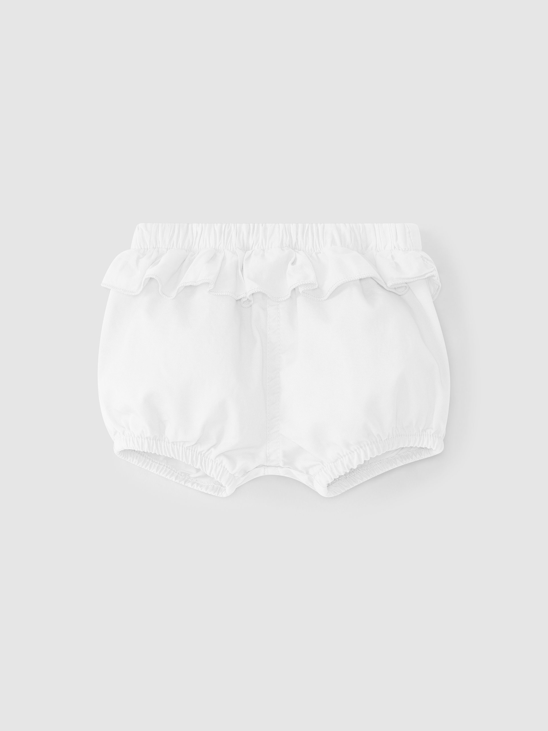 Shorts with ruffle