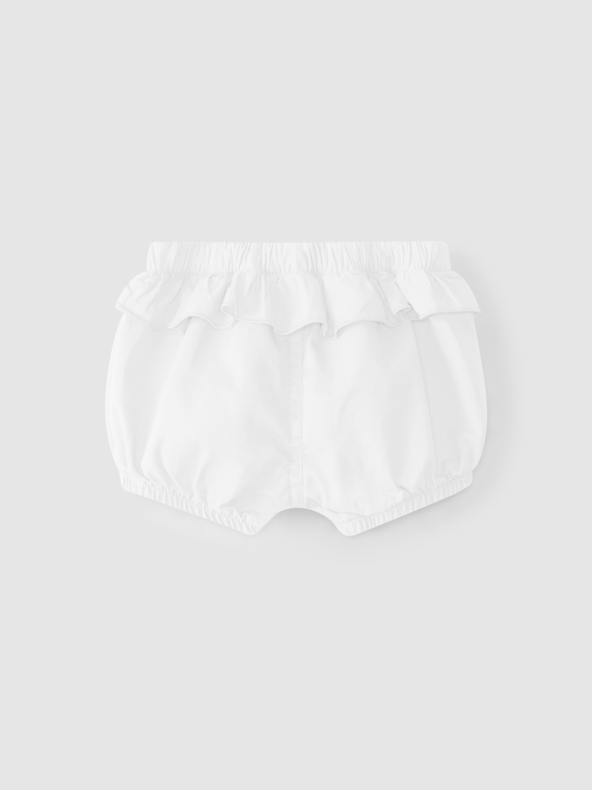 Shorts with ruffle