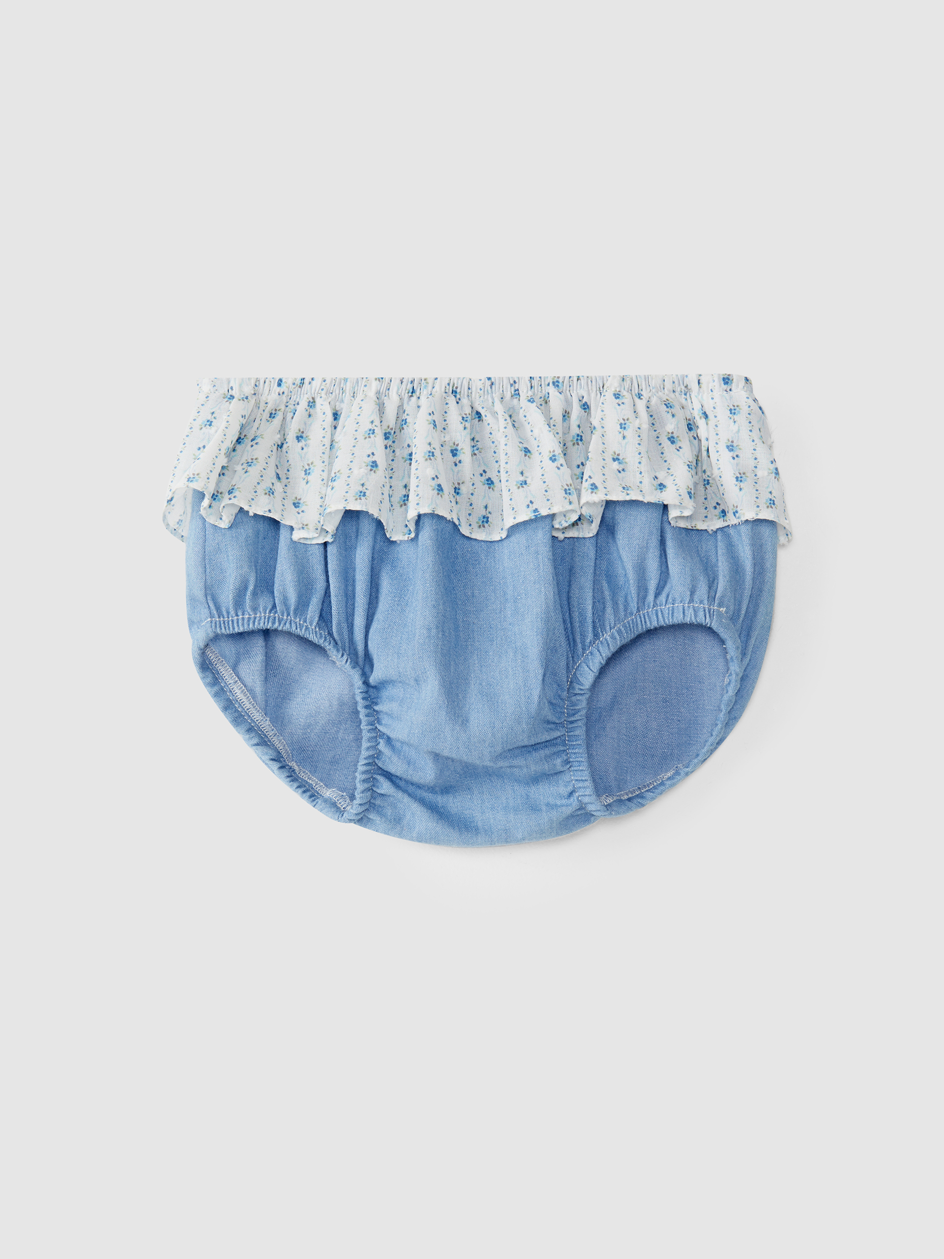 Shorts with ruffle