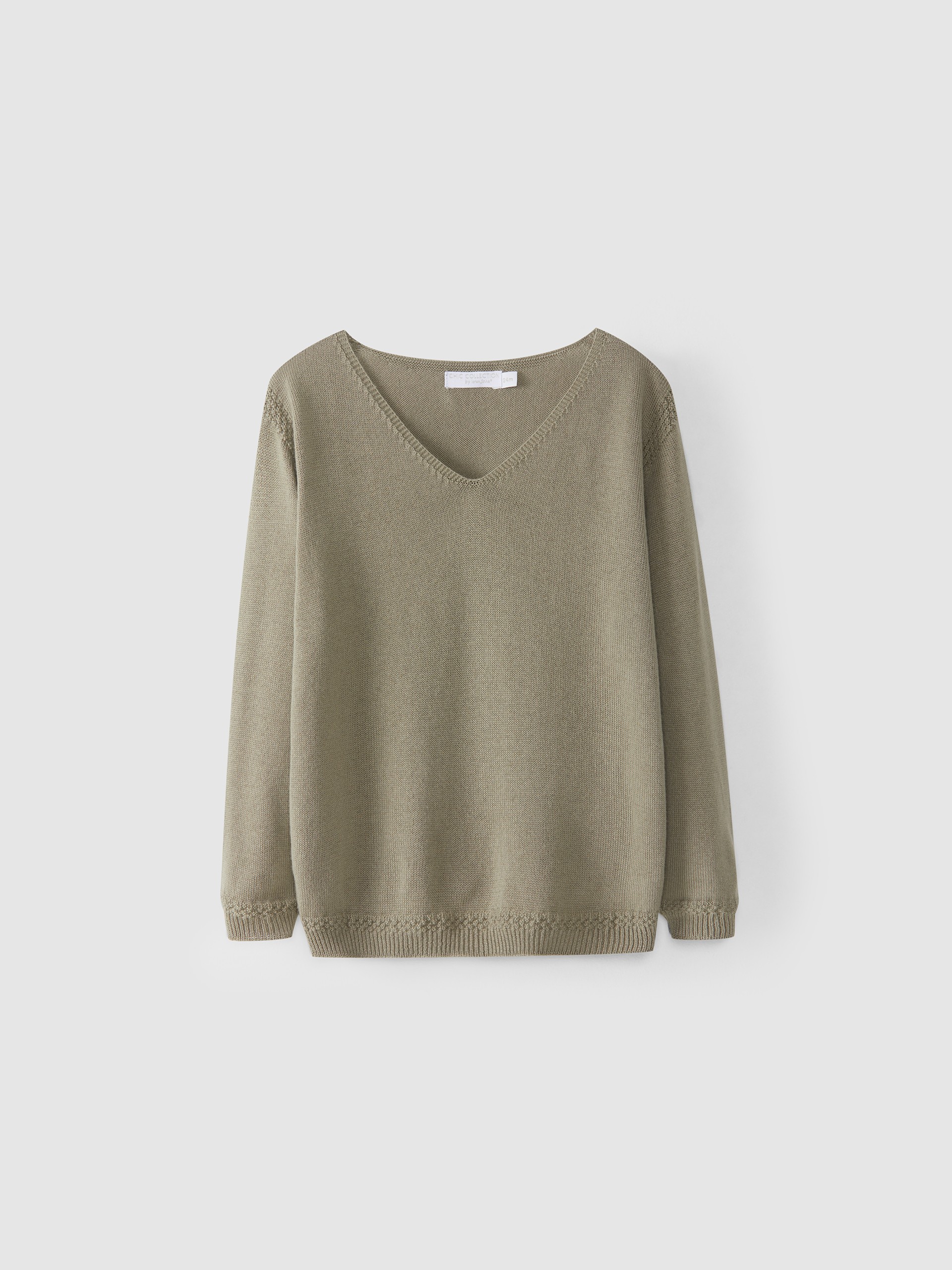 V-neck collar jumper