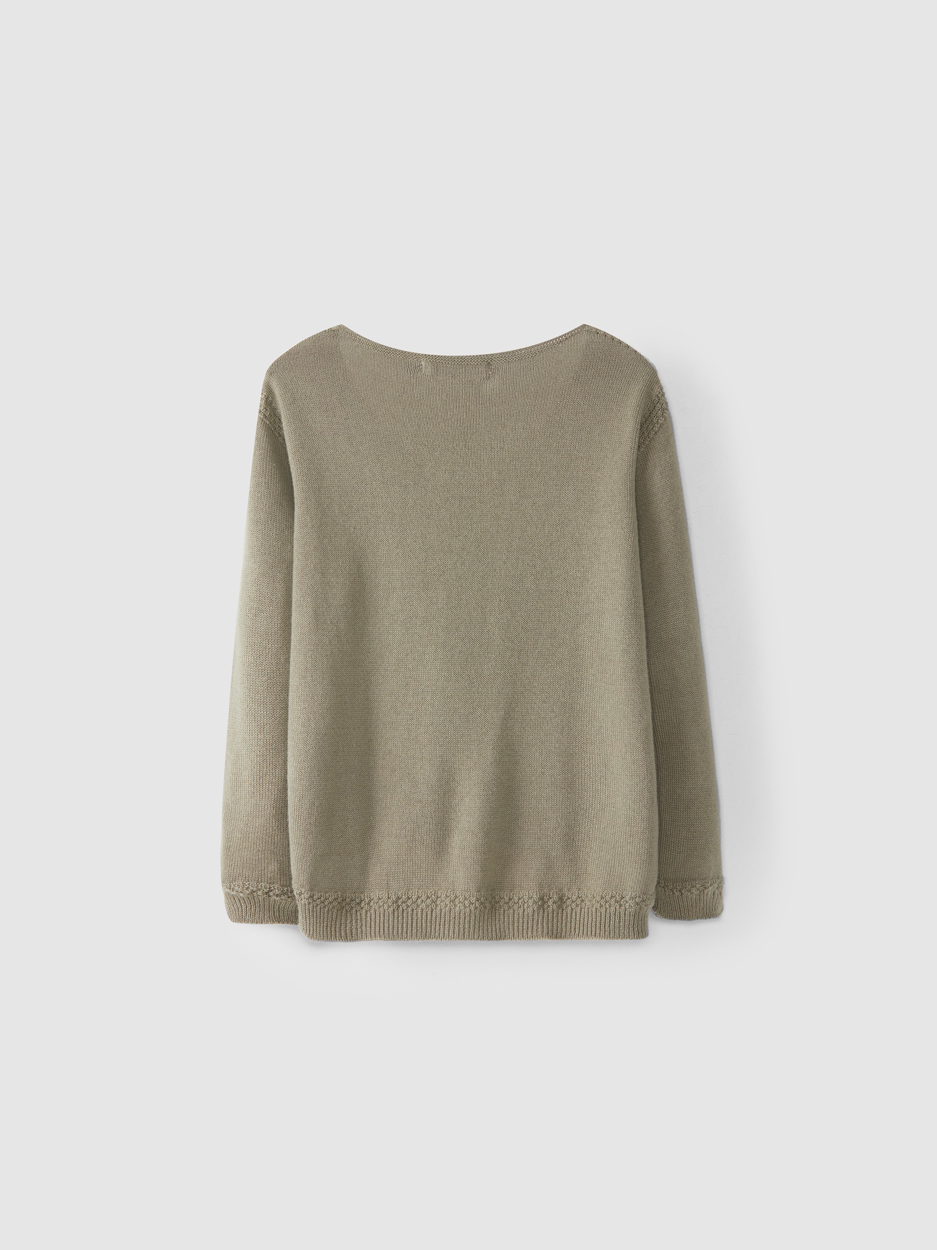 V-neck collar jumper