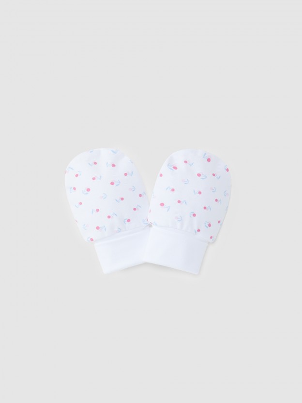 Patterned gloves