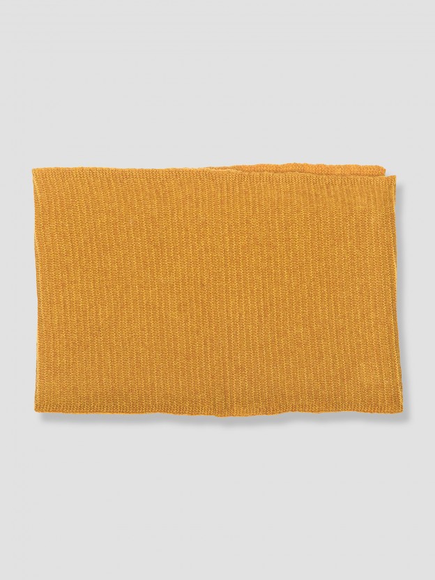 Cache-nez tricoté avec de la laine Cache-nez tricoté avec de la laine