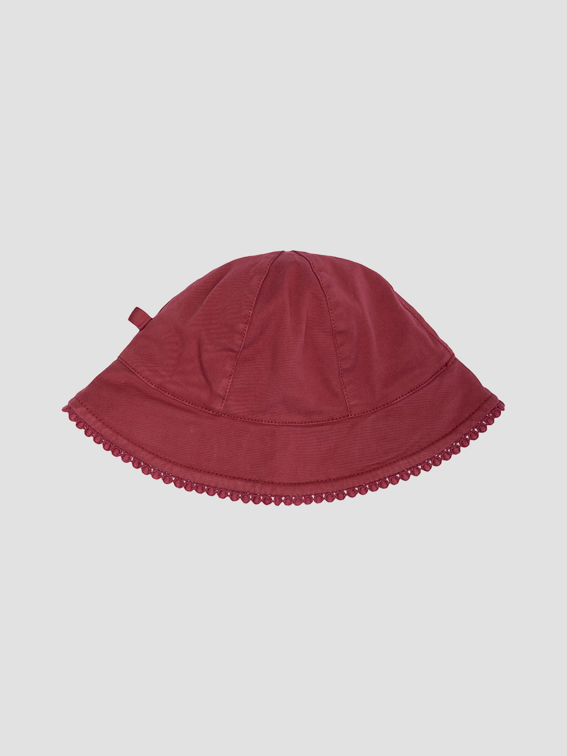 Hat with lace detail