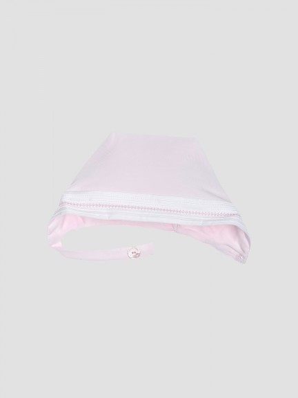 Bonnet pleats & embroidery Bonnet pleats & embroidery