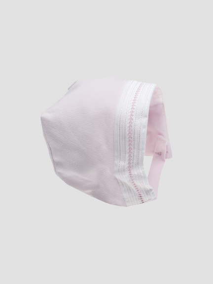 Bonnet pleats & embroidery Bonnet pleats & embroidery