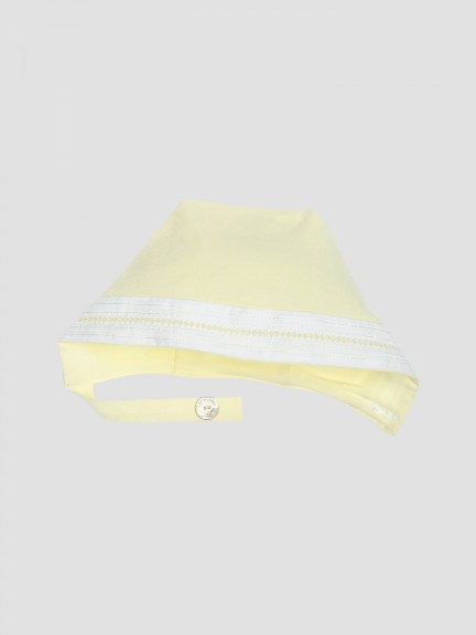 Bonnet pleats & embroidery Bonnet pleats & embroidery