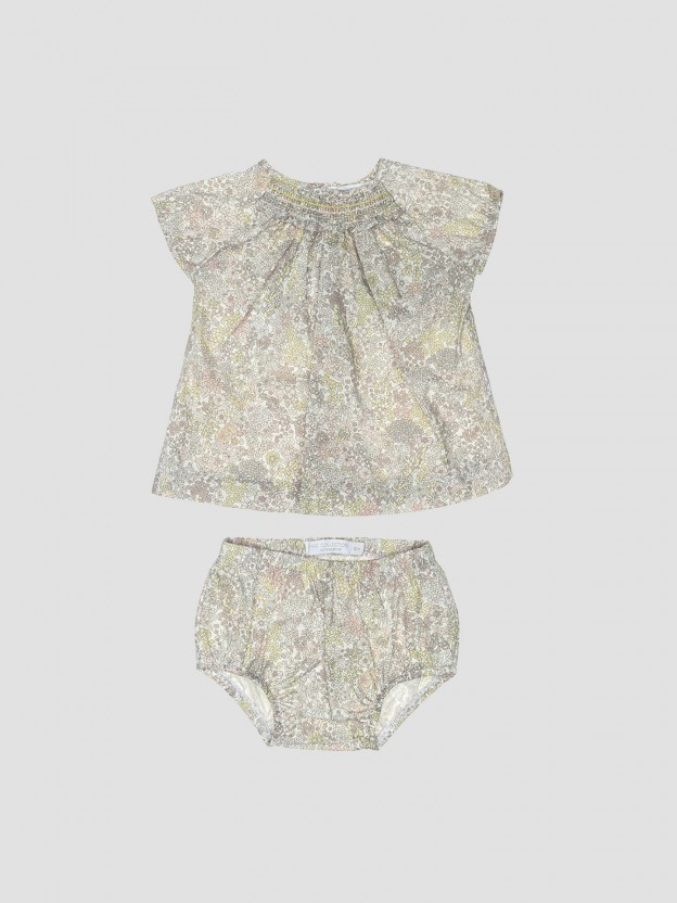 Robe � fleurs avec couvre-couche