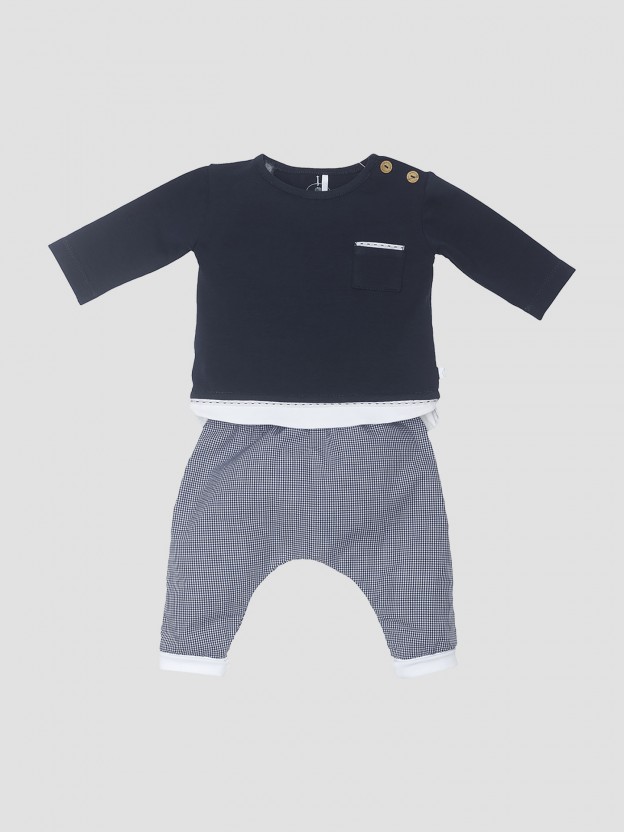 Conjunto pantalones y camiseta bolsillo
