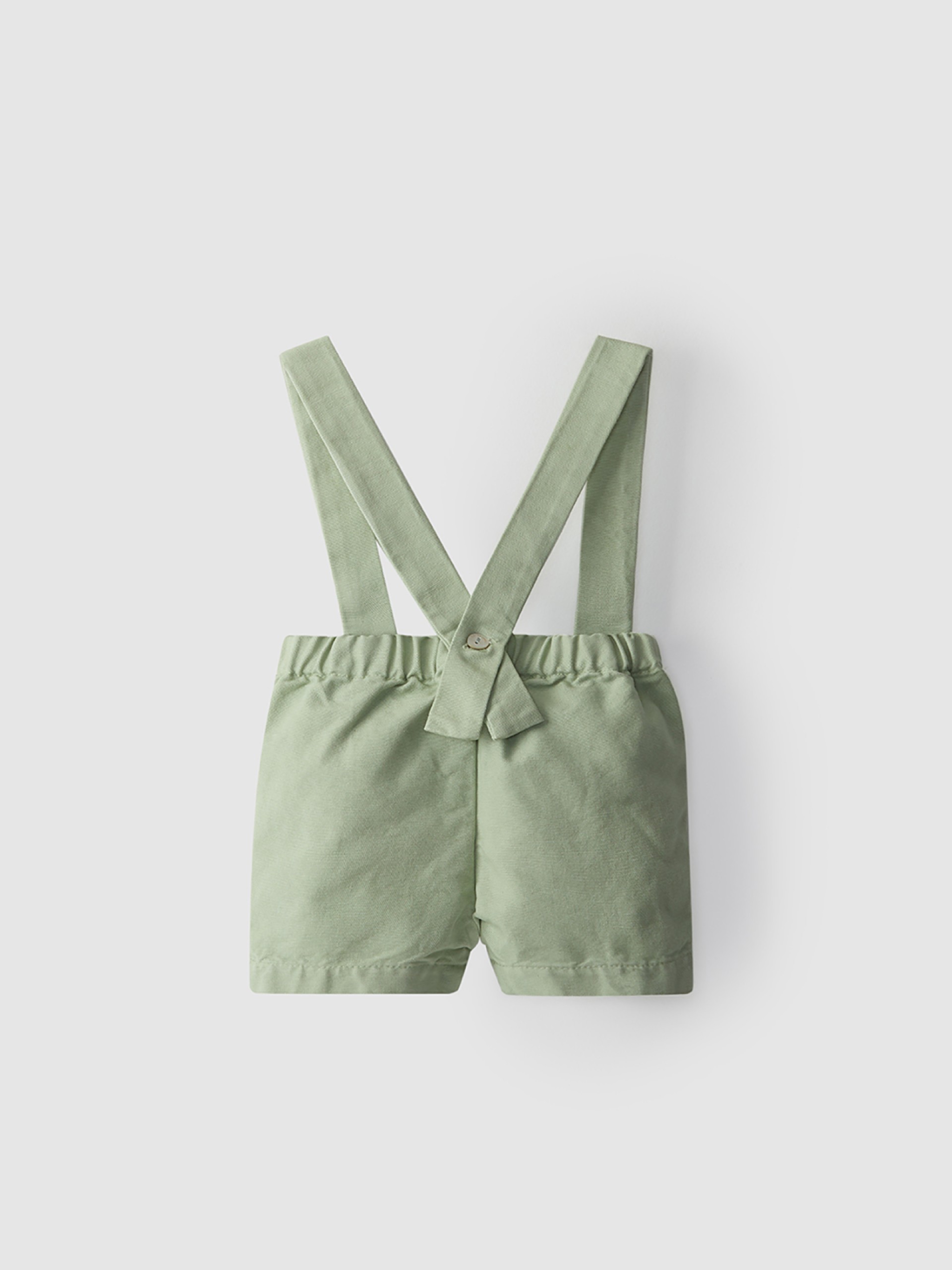Shorts de lona con tirantes