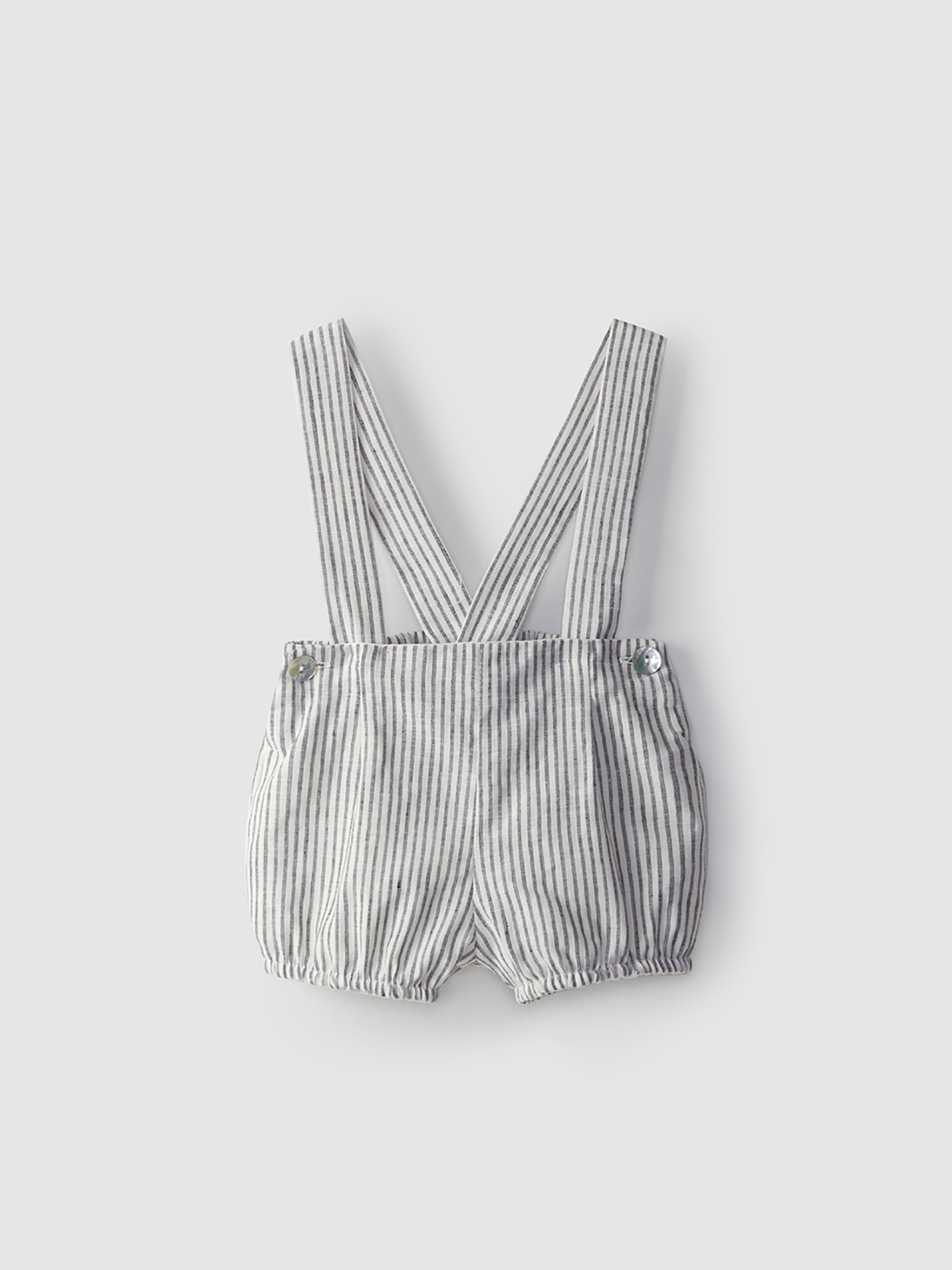 Shorts de lino con tirantes