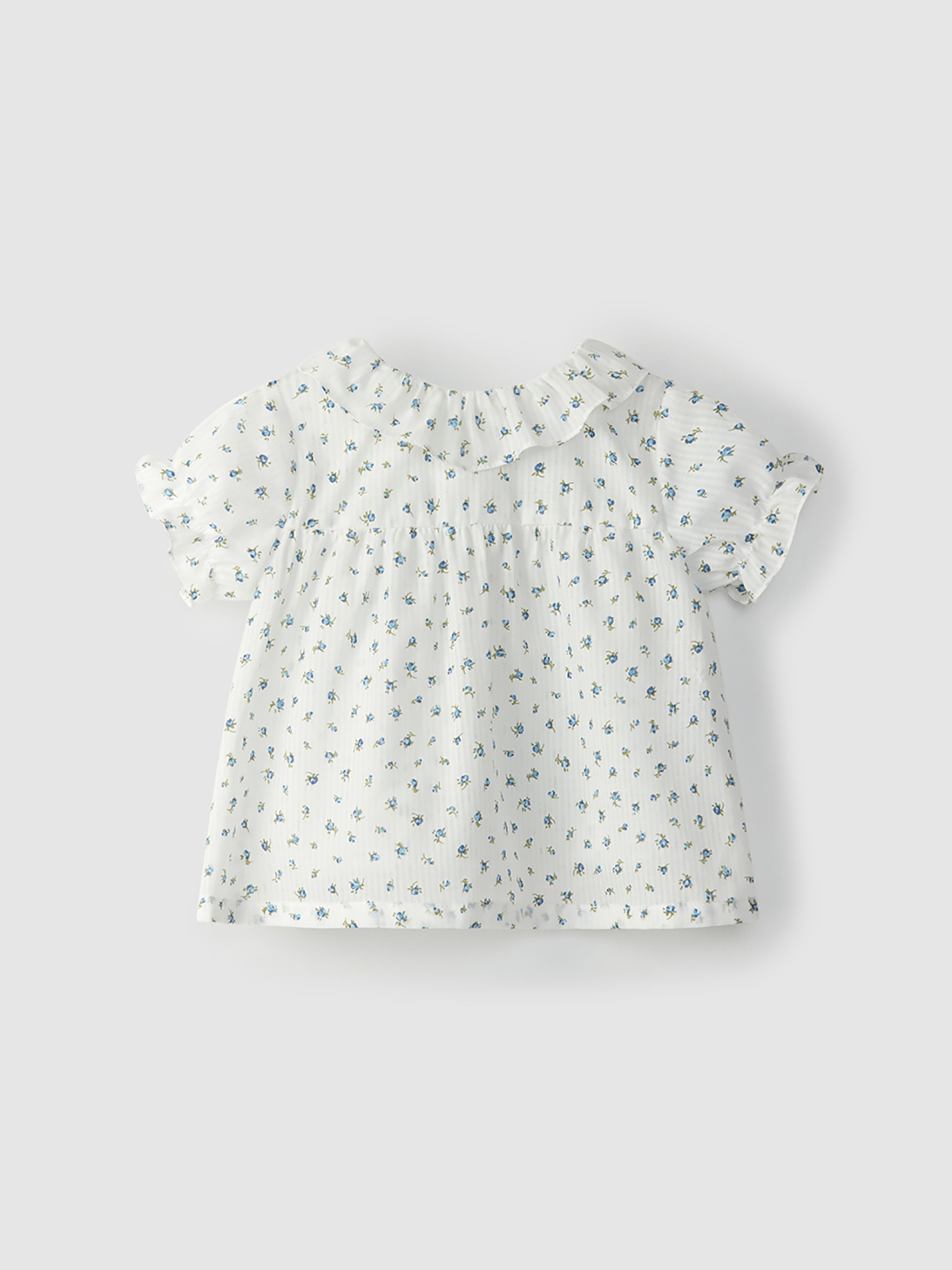 Blusa de algodón con flores y cuello de volantes