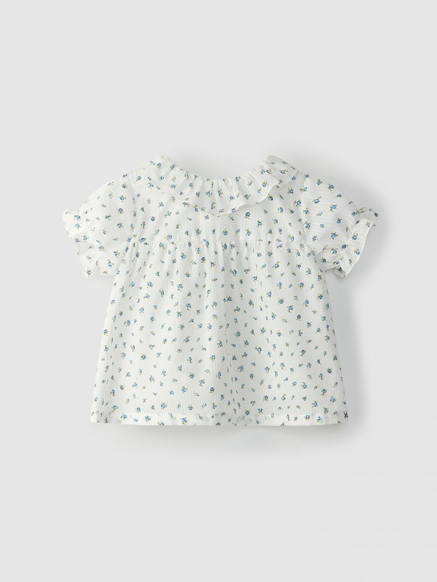 Blusa de algod�n con flores y cuello de volantes