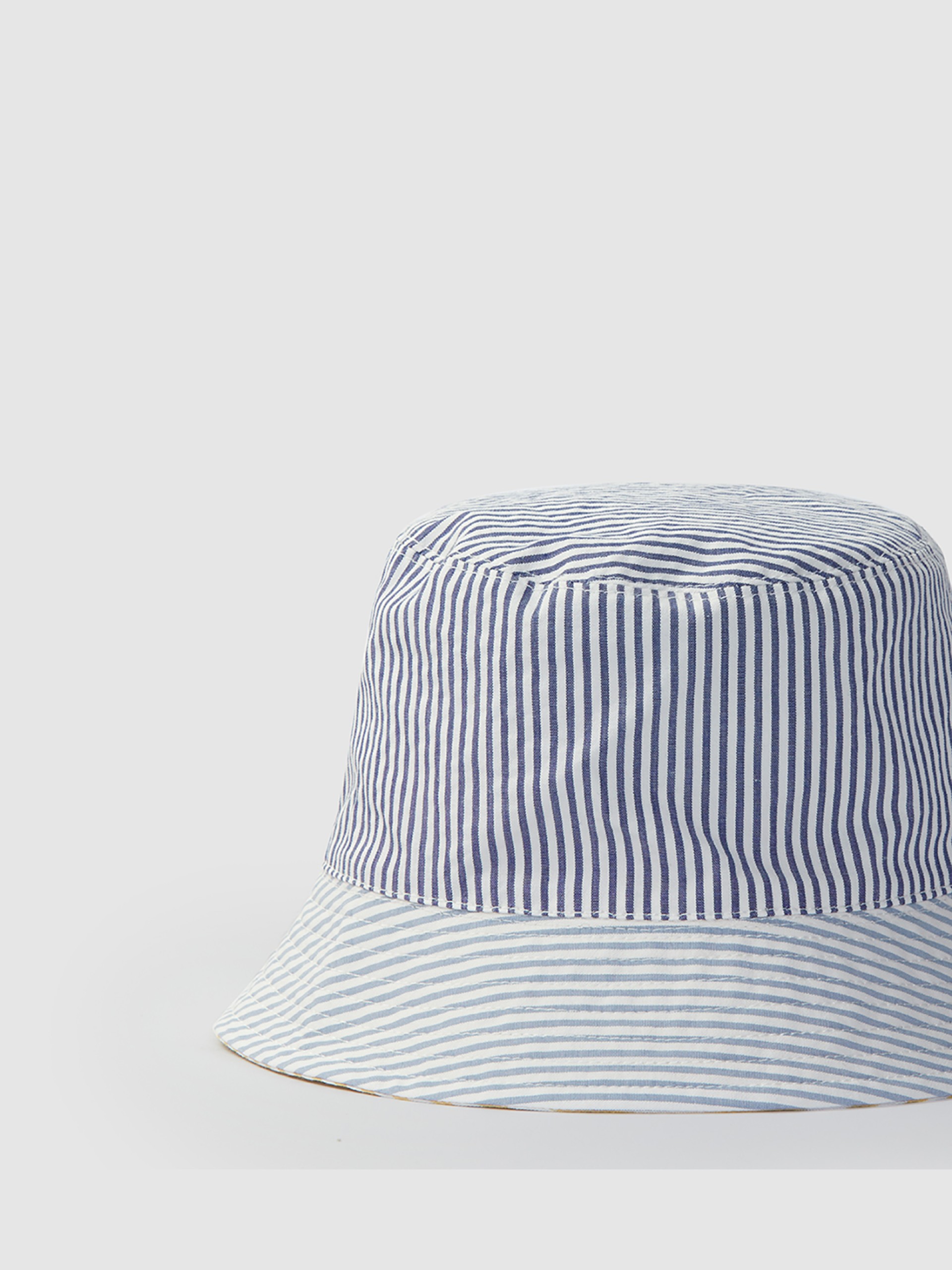Hat, seersucker effect