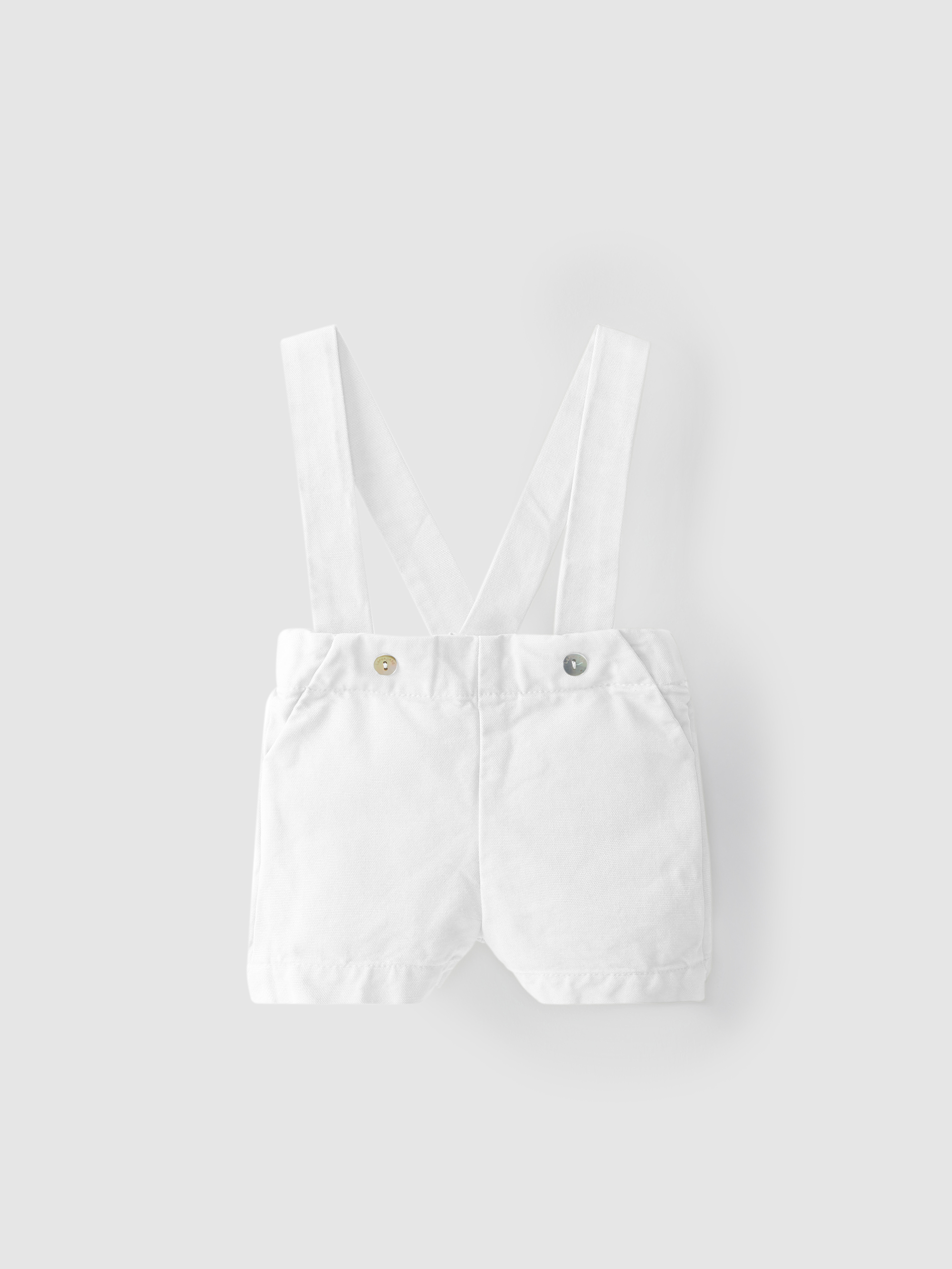Shorts de lona con tirantes