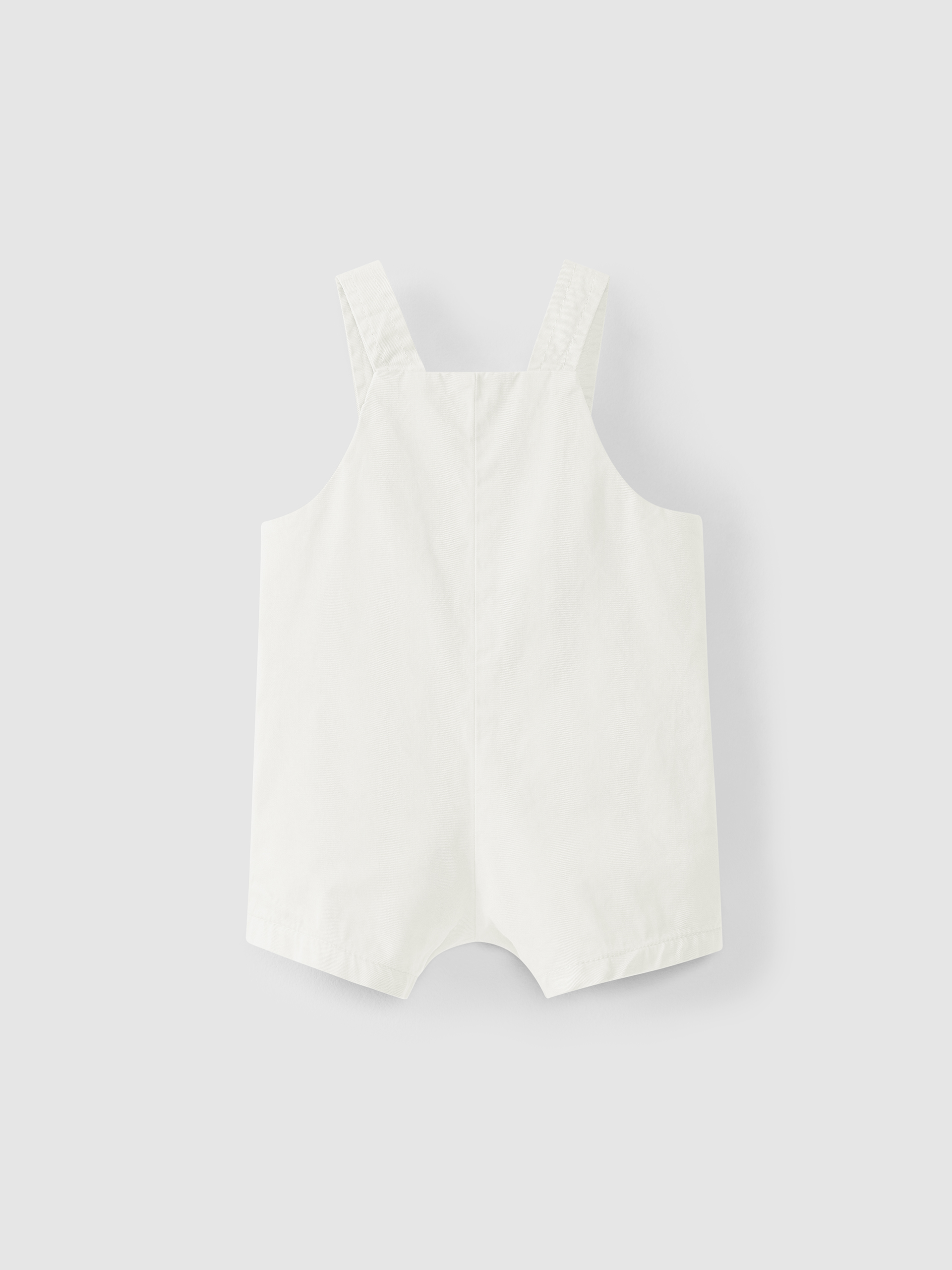 Dungaree shorts with pocket