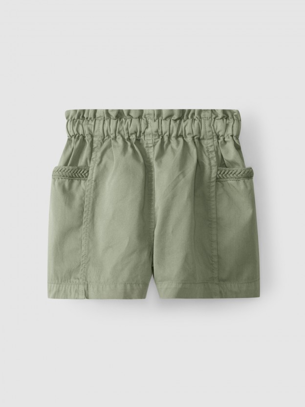 Pantalón corto pull-up con detalles trenzados Pantalón corto pull-up con detalles trenzados