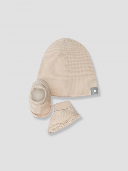 Waffle weave hat and booties set Waffle weave hat and booties set