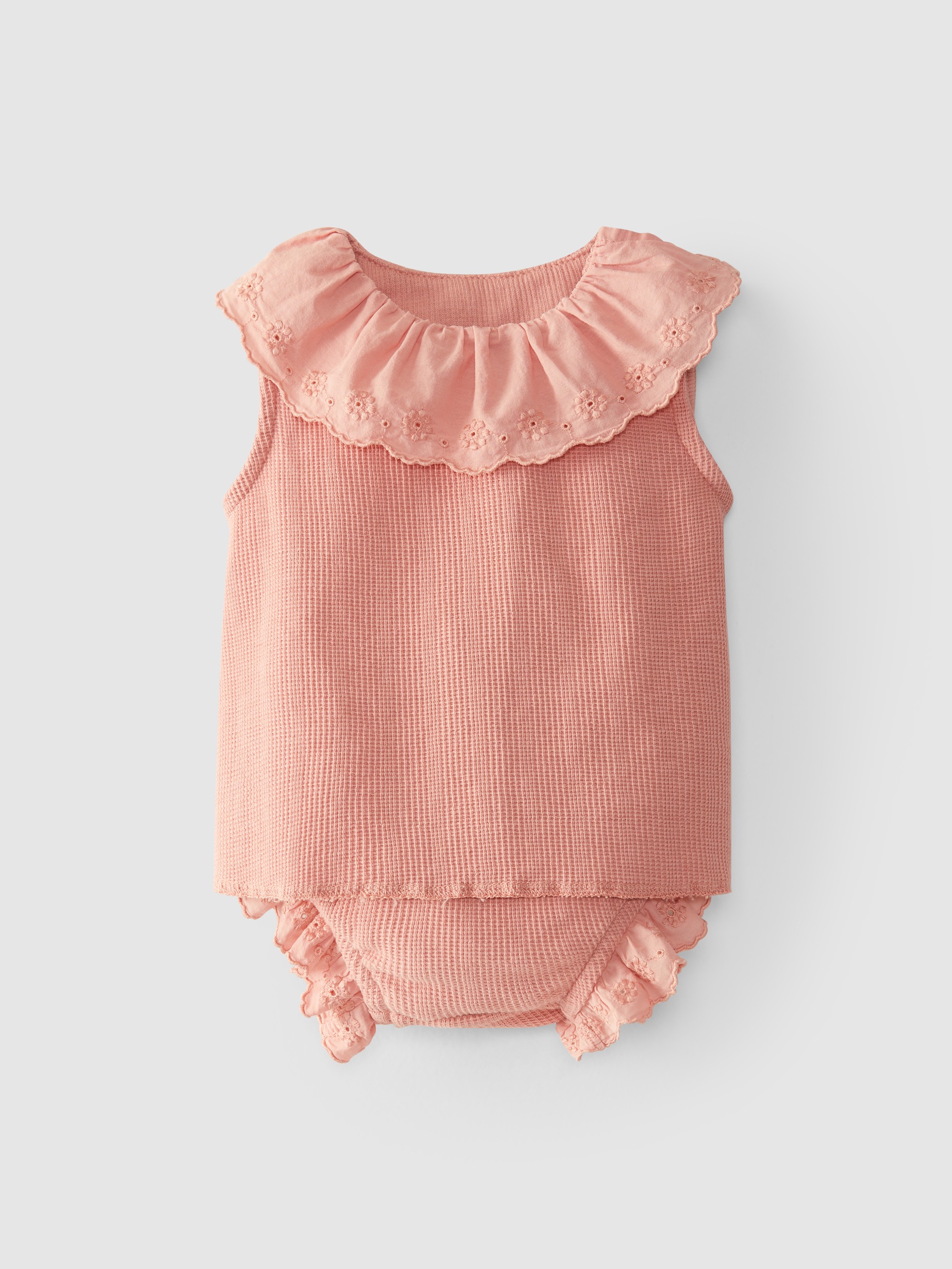 Kit blusa e calções com folho bordado