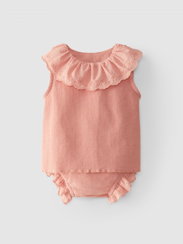Kit blusa e calções com folho bordado Kit blusa e calções com folho bordado