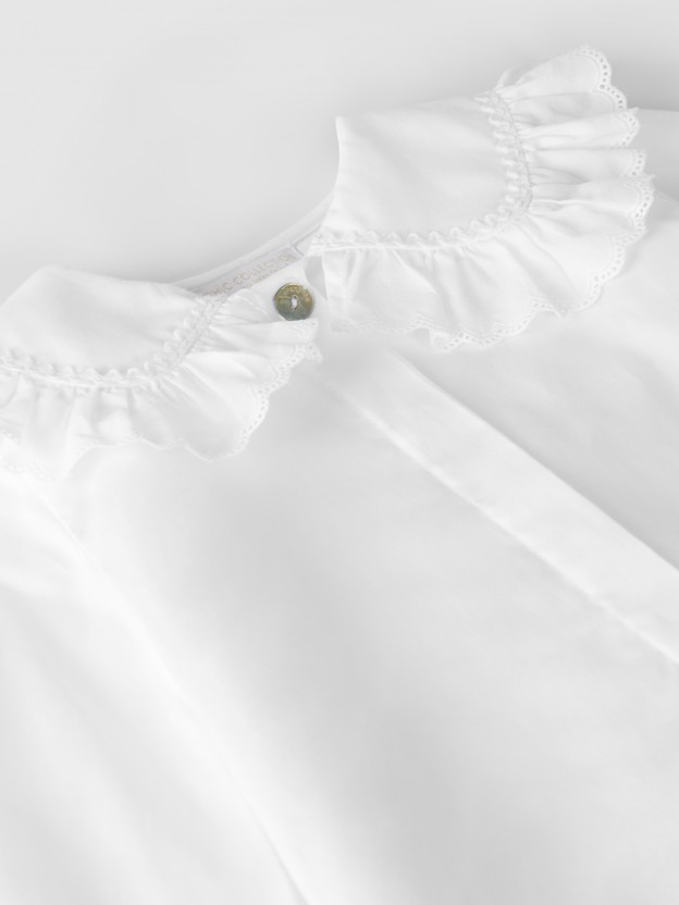 Blouse avec d�tail de galon au col