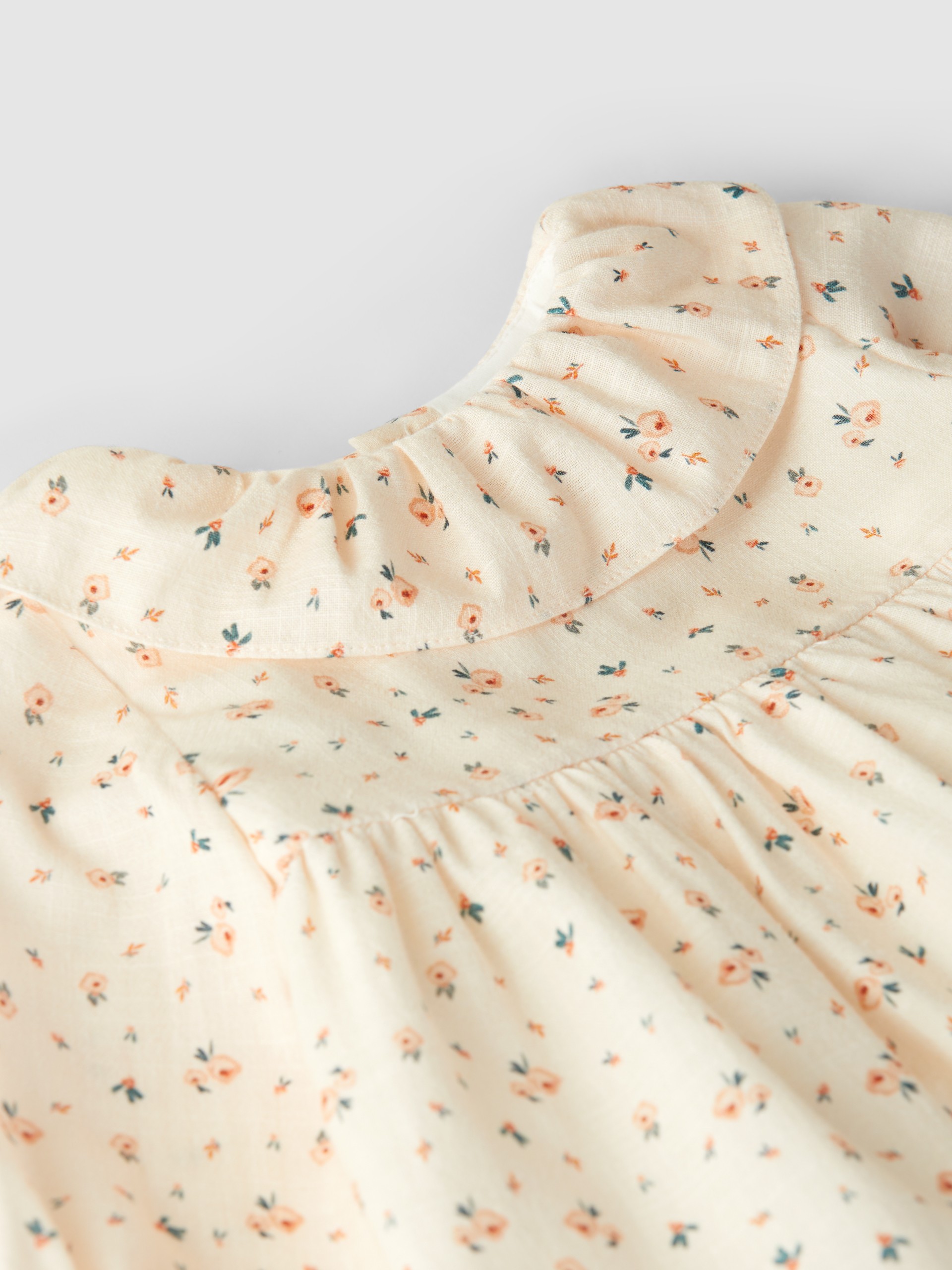 Dress with flowers