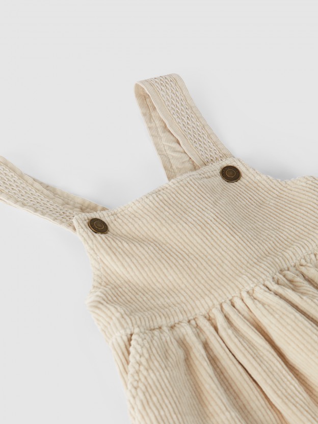 High-waisted, under-bust skirt with suspenders, with pockets High-waisted, under-bust skirt with suspenders, with pockets
