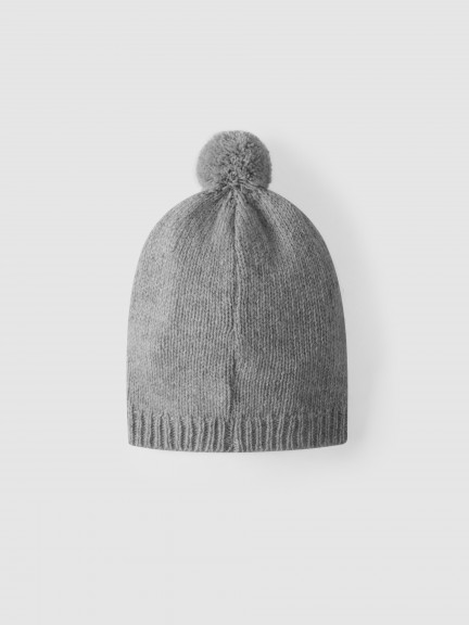 Knitted hat with pom-pom Knitted hat with pom-pom