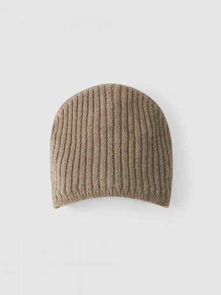 Ribbed hat ribbon and pom-pom Ribbed hat ribbon and pom-pom