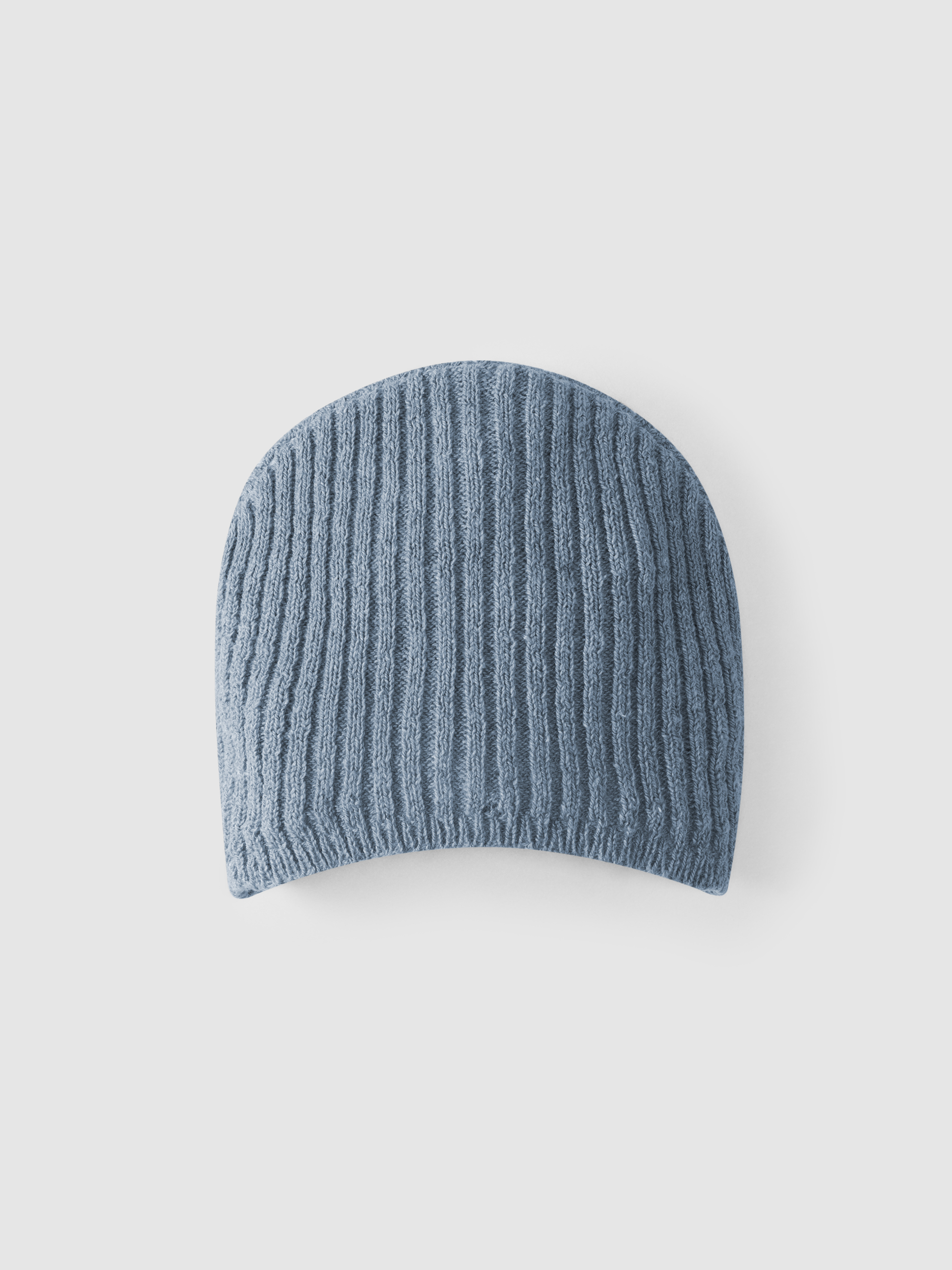Gorro canelado fita e pom-pom