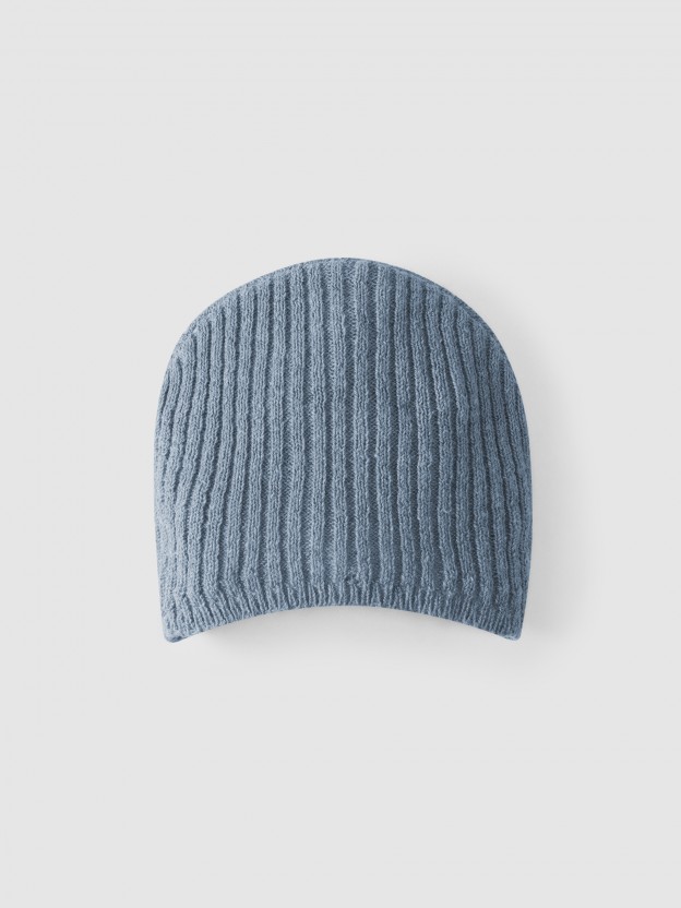 Gorro canelado fita e pom-pom Gorro canelado fita e pom-pom