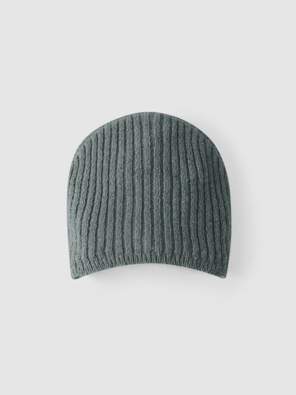 Ribbed hat ribbon and pom-pom Ribbed hat ribbon and pom-pom