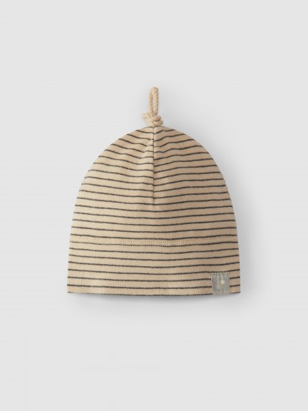 Beanie with printed knot
