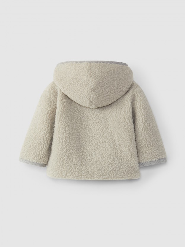 Gilet en fourrure � capuche