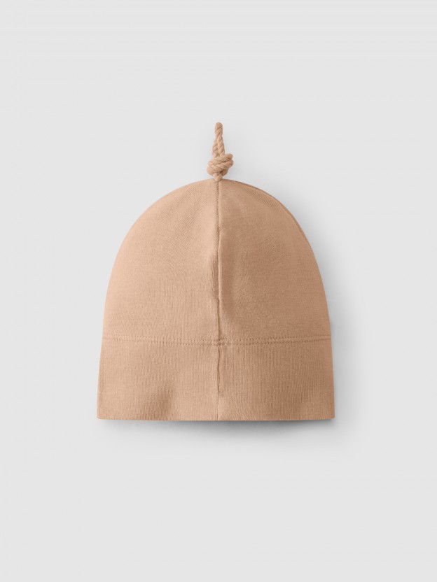 Beanie with knot