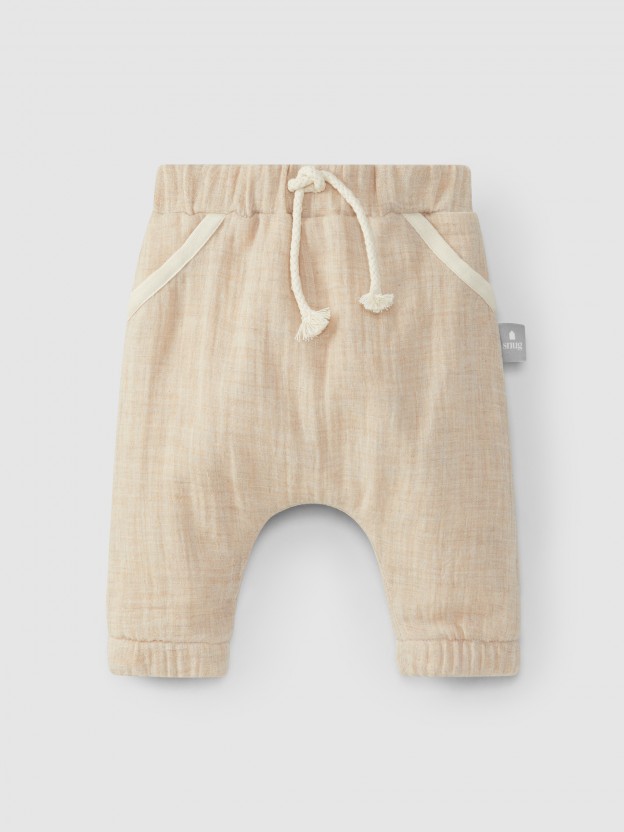 Pantalón pull-up de muselina de cuatro hojas Pantalón pull-up de muselina de cuatro hojas