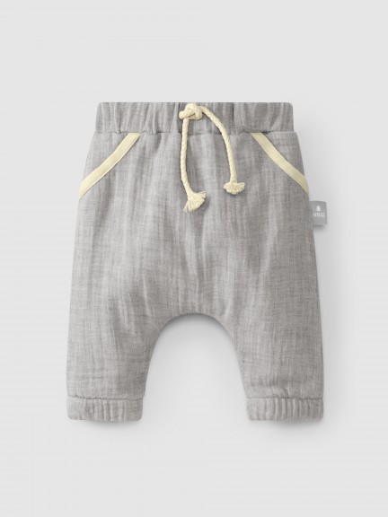 Pull-up pants in four-layer muslin Pull-up pants in four-layer muslin