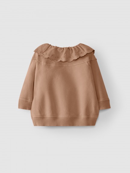 Pull en peluche avec broderie anglaise Pull en peluche avec broderie anglaise