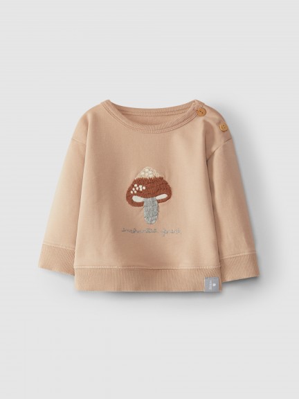 Sweater with wool embroidery