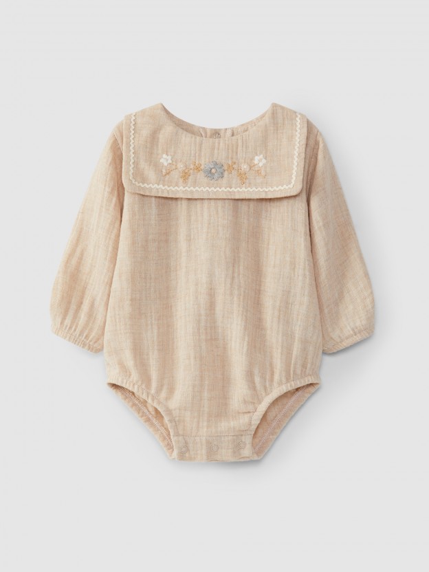 Bodysuit with wool yarn embroidery Bodysuit with wool yarn embroidery