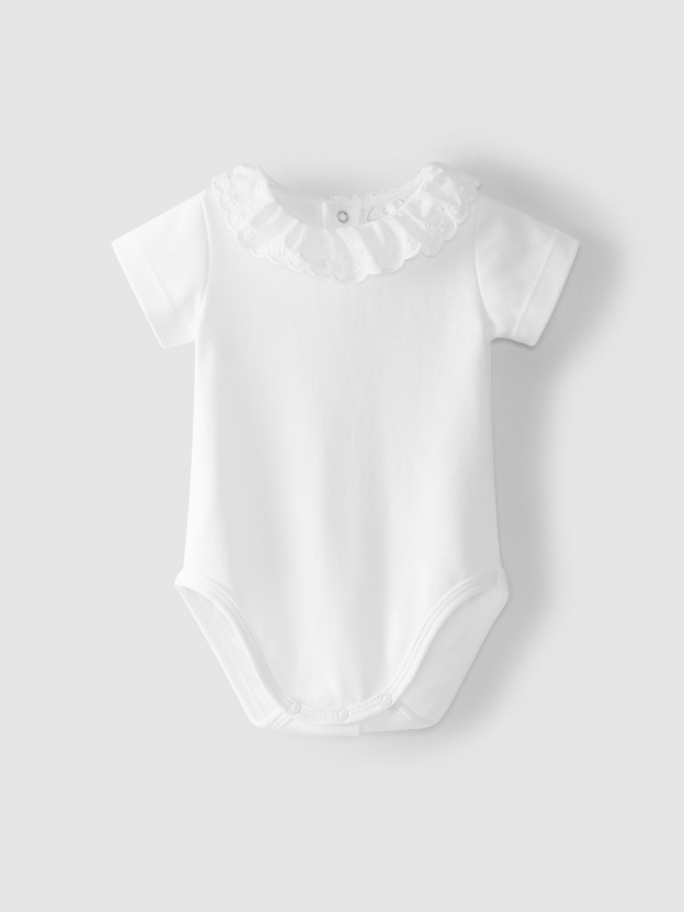 Body cuello de volante en bordado inglés Body cuello de volante en bordado inglés
